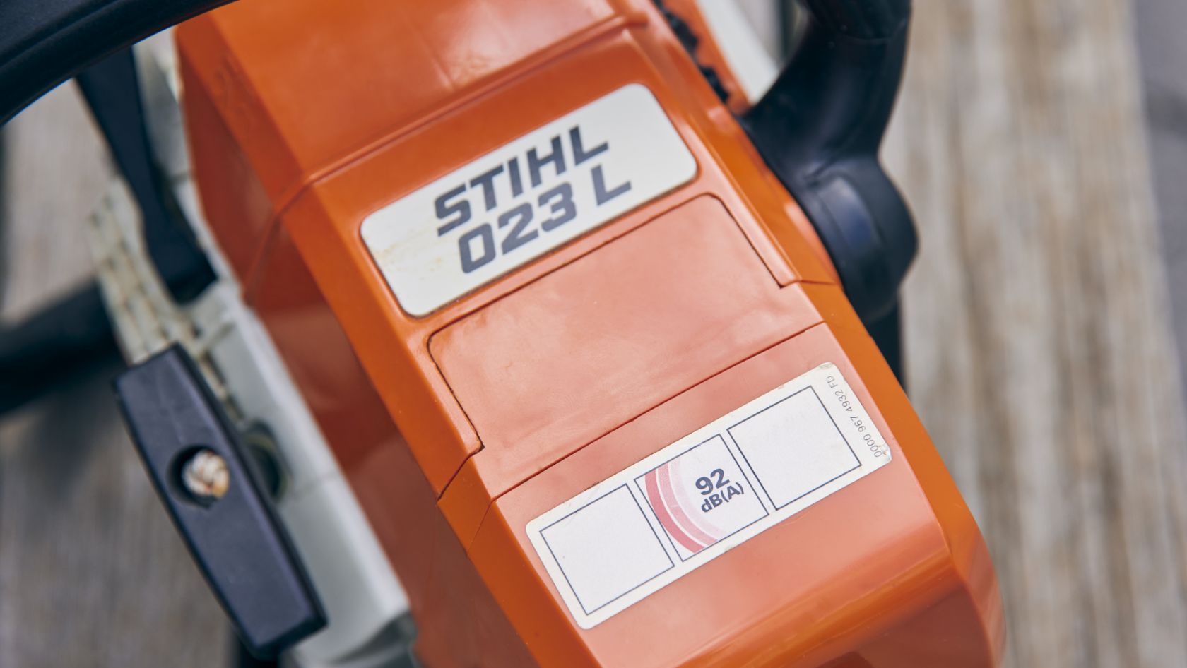 Stylized illustration of the 023 L chainsaw.