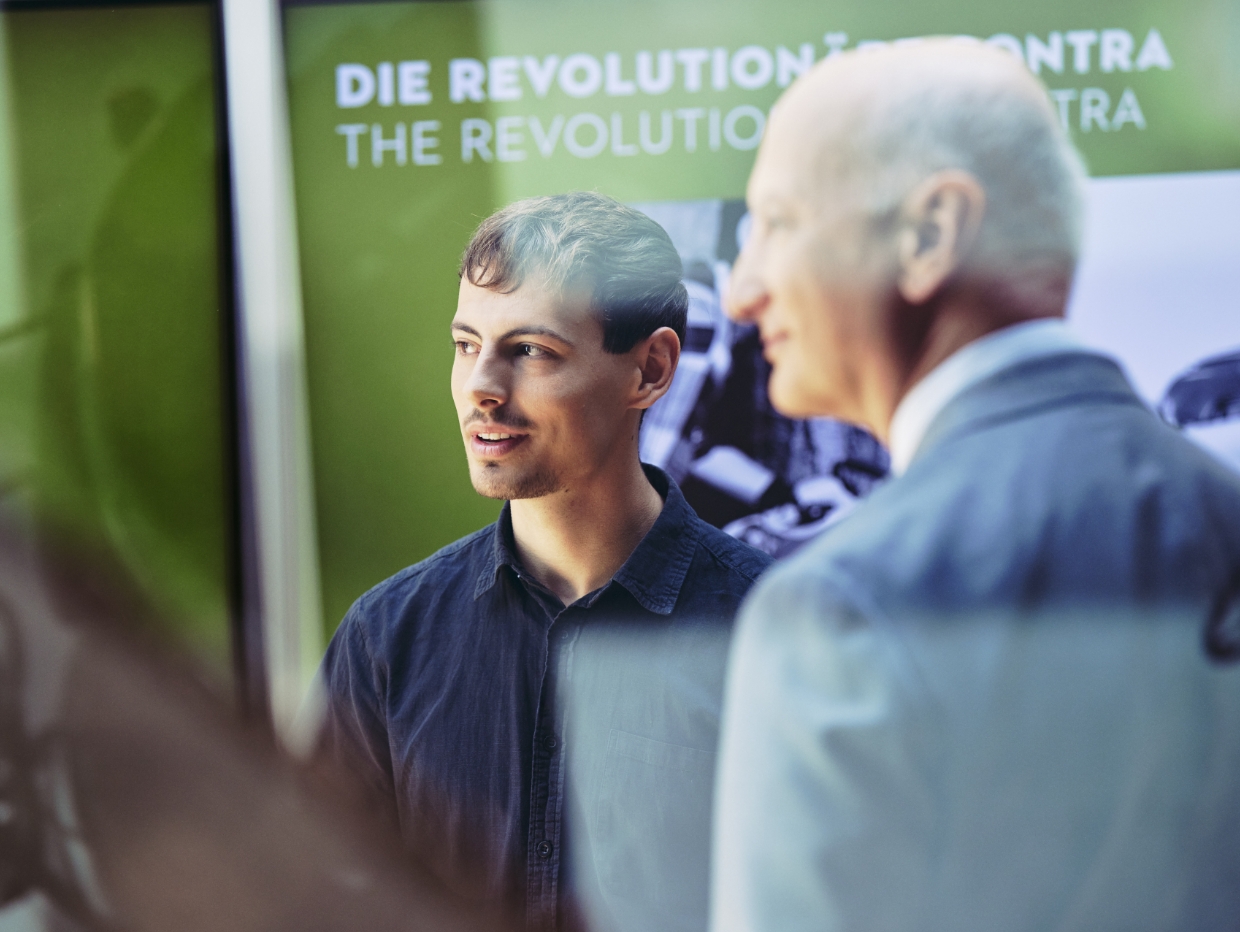 Tamino Soubawi and Dr. Nikolas Stihl in conversation.